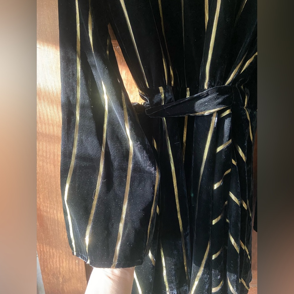 L’Academie Black and Gold Striped Wrap Dress. Size L. - Picture 10 of 15